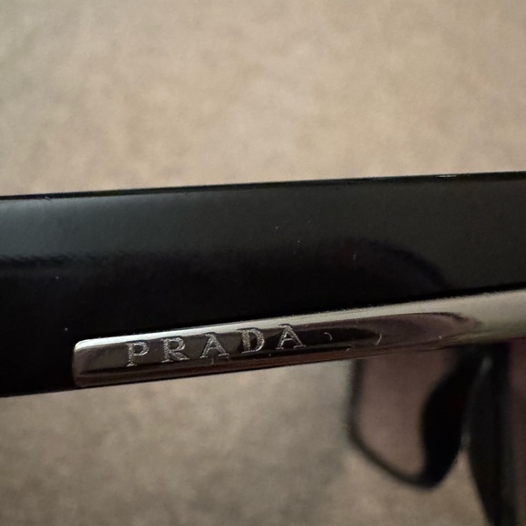 Prada sunglasses and case - Picture 4 of 8
